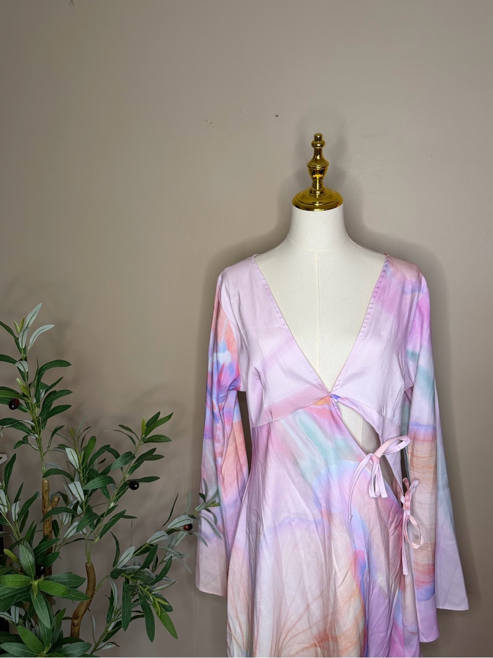 565. Boohoo Pastel Watercolor Cutout Mini Dress NWT - Picture 2 of 3